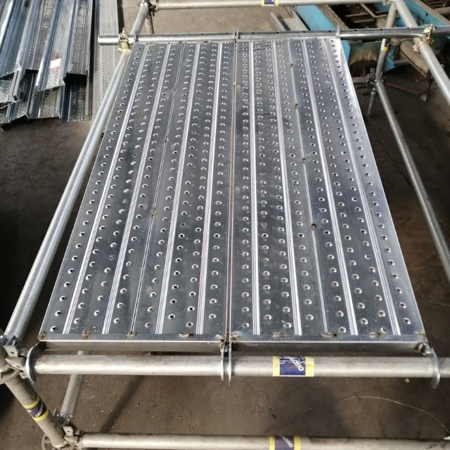 420 mm galvanizovaná deska pro chůze